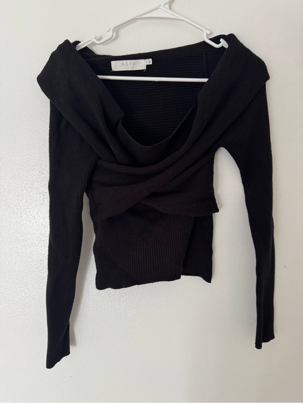 ASTR Black Off-Shoulder Twist Front Ribbed Sweater